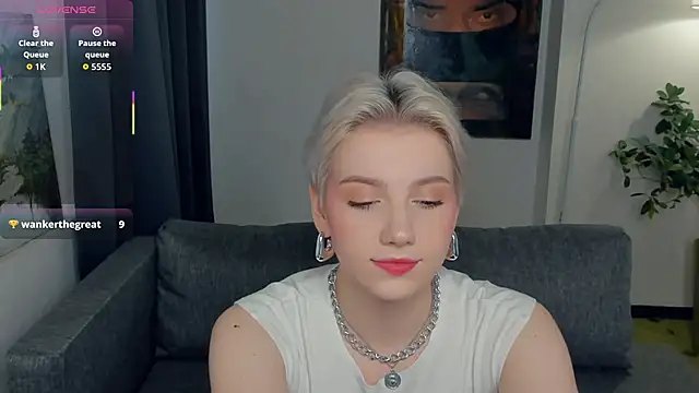 Snapshot of OdelynaAsp chatting on October 18, 2025, 11:23 am OdelynaAsp online show from October 18, 2025, 11:23 am