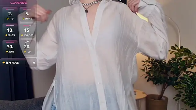 Snapshot of OdelynaAsp chatting on December 3, 2025, 12:37 pm OdelynaAsp online show from December 3, 2025, 12:37 pm