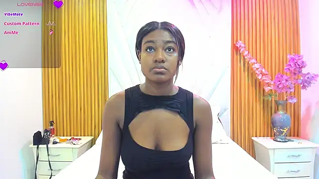 Emilia  Cam online show from October 7, 2025, 1:12 pm