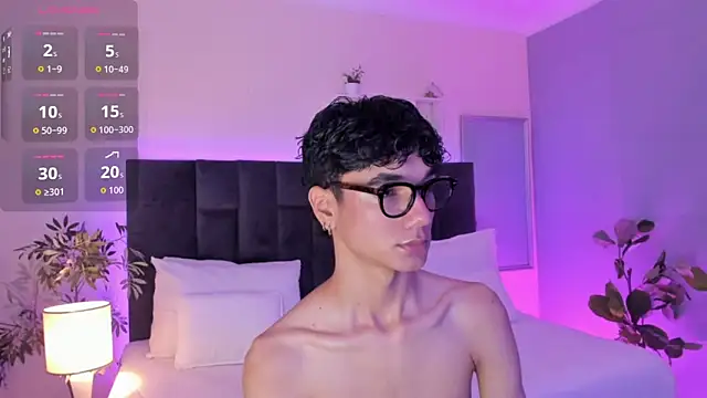 Phillicious   online show from November 16, 2025, 9:51 pm