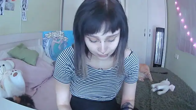 SineKiraReal online show from October 4, 2025, 7:32 am