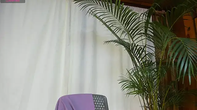 aliciakozlov online show from May 14, 2026, 8:39 pm