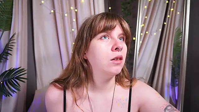 Snapshot of Sense_Of_Rosemary chatting on October 19, 2025, 6:05 am Sense Of Rosemary online show from October 19, 2025, 6:05 am