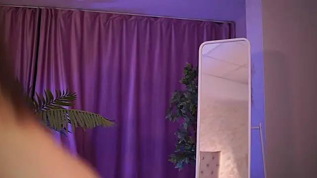 Snapshot of ZenyaNoir chatting on December 3, 2025, 7:57 pm ZenyaNoir online show from December 3, 2025, 7:57 pm