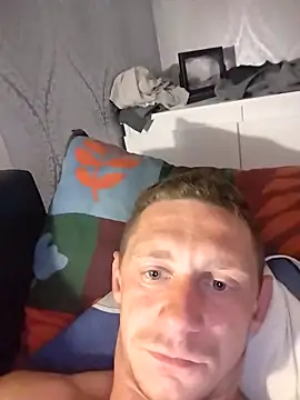 Dawidwi493  online show from September 19, 2025, 5:06 pm