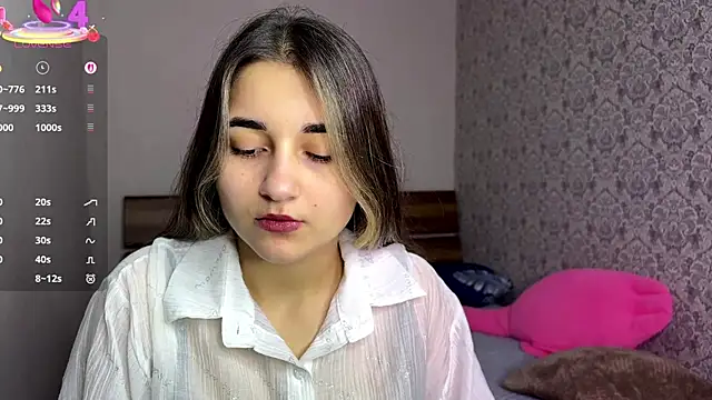 Snapshot of MaydaFarran chatting on October 1, 2025, 10:46 pm MaydaFarran online show from October 1, 2025, 10:46 pm