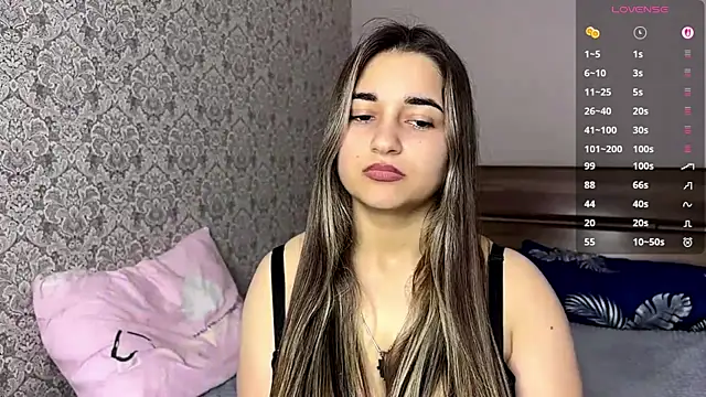 Snapshot of MaydaFarran chatting on October 3, 2025, 9:27 pm MaydaFarran online show from October 3, 2025, 9:27 pm