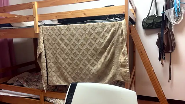 SuzyMiu online show from November 8, 2025, 8:29 am