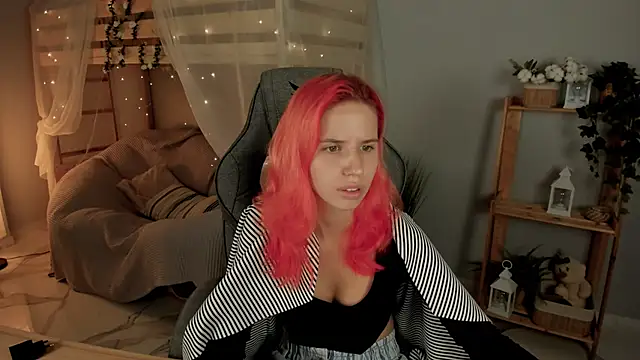 Snapshot of NitaNihil chatting on October 21, 2025, 7:24 pm NitaNihil online show from October 21, 2025, 7:24 pm