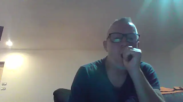 Snapshot of davv28 chatting on October 16, 2025, 2:53 am davv28 online show from October 16, 2025, 2:53 am