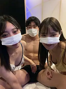 Snapshot of sono_chan chatting on December 2, 2025, 1:46 pm sono chan online show from December 2, 2025, 1:46 pm