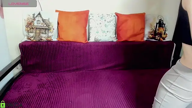 SelinLi online show from November 24, 2025, 10:48 am