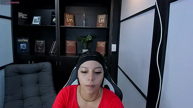 IvonnePrince  online show from October 2, 2025, 12:30 pm