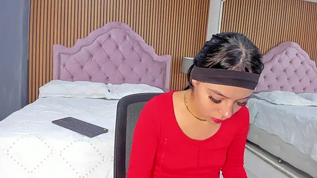 IvonnePrince  online show from September 9, 2025, 12:58 pm