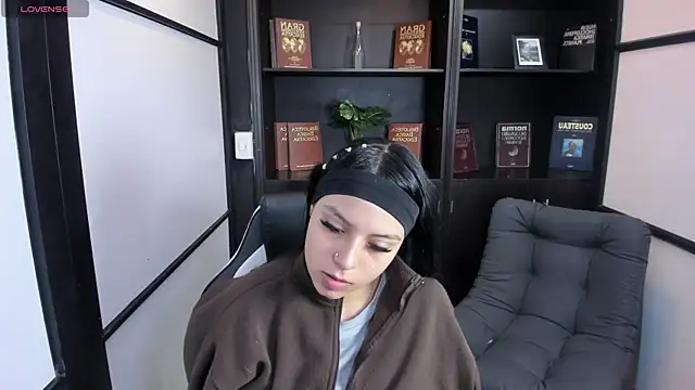 IvonnePrince  online show from October 4, 2025, 12:50 pm