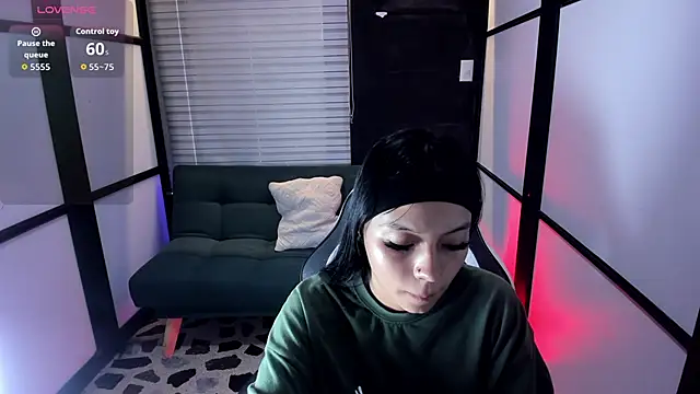 IvonnePrince  online show from September 25, 2025, 1:06 pm