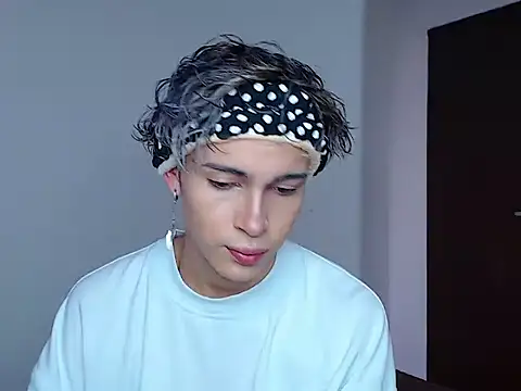 Snapshot of john_vichenso chatting on October 28, 2025, 10:09 pm john vichenso online show from October 28, 2025, 10:09 pm