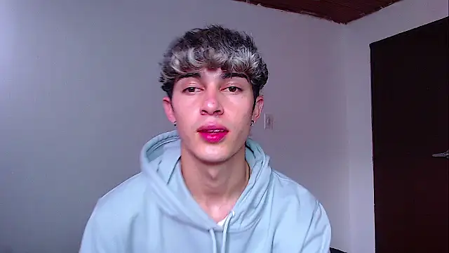 Snapshot of john_vichenso chatting on December 4, 2025, 8:19 pm john vichenso online show from December 4, 2025, 8:19 pm