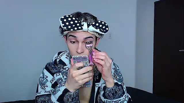 Snapshot of john_vichenso chatting on December 2, 2025, 10:00 pm john vichenso online show from December 2, 2025, 10:00 pm