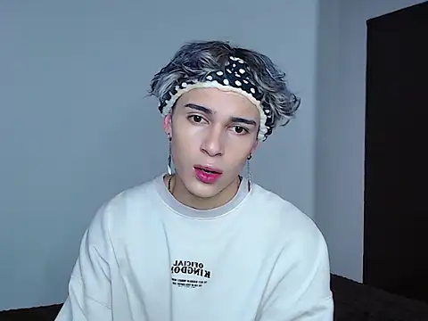 Snapshot of john_vichenso chatting on October 27, 2025, 10:11 pm john vichenso online show from October 27, 2025, 10:11 pm