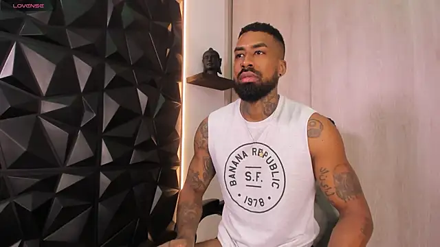 Snapshot of OstinDaniels chatting on November 25, 2025, 8:53 pm OstinDaniels online show from November 25, 2025, 8:53 pm