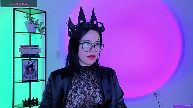 girldom online show from March 12, 2026, 4:11 pm