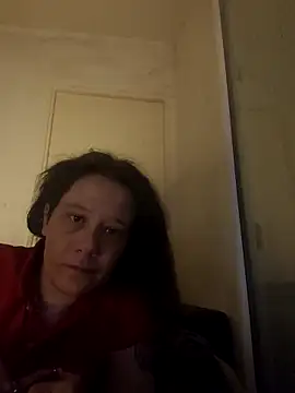 zeousseelphie online show from April 28, 2026, 2:27 am