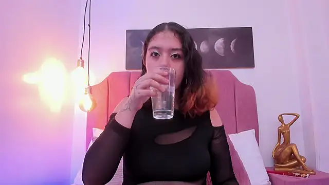 Niaa Stark online show from April 30, 2026, 3:35 am