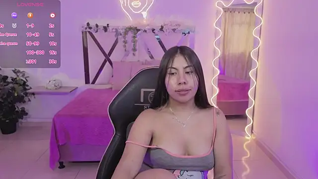 Snapshot of ZURY_TAY chatting on June 3, 2026, 2:33 pm ZURY TAY online show from June 3, 2026, 2:33 pm