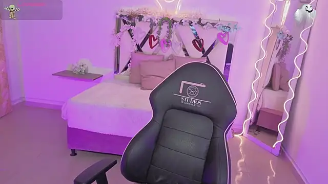 ZURY TAY online show from October 30, 2025, 11:41 am