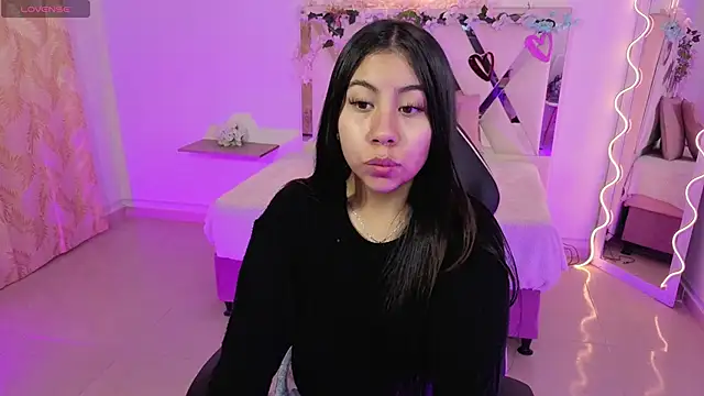 ZURY TAY online show from October 28, 2025, 11:42 am