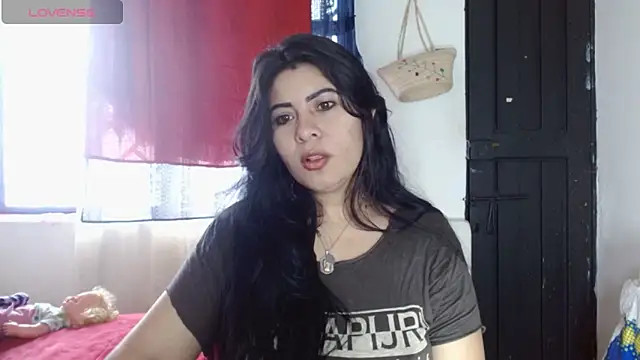 Luna Indiaa online show from September 18, 2025, 2:09 pm