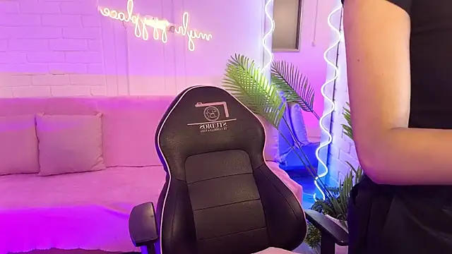 artemiss tay online show from October 10, 2025, 7:25 pm