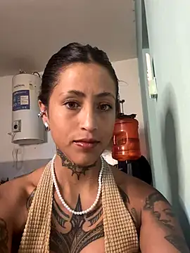 rih4nnna online show from December 16, 2025, 4:06 am