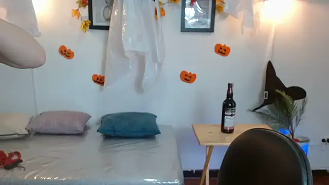 Snapshot of Evanss_lx chatting on October 18, 2025, 12:51 pm Evanss lx online show from October 18, 2025, 12:51 pm