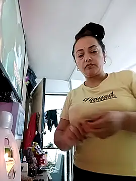 Snapshot of Lady_16 chatting on November 9, 2025, 11:53 pm Lady 16 online show from November 9, 2025, 11:53 pm