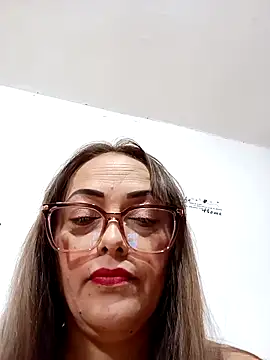 Snapshot of Lady_16 chatting on November 28, 2025, 10:43 pm Lady 16 online show from November 28, 2025, 10:43 pm