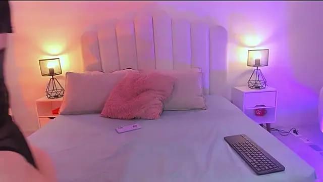 Snapshot of raven_black_ chatting on November 13, 2025, 12:31 pm raven black online show from November 13, 2025, 12:31 pm