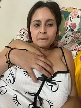 Roxy Skye online show from November 15, 2025, 2:04 am