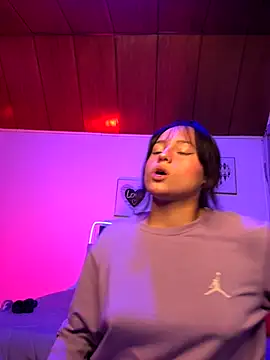 Eymmy 24 online show from November 11, 2025, 3:23 am