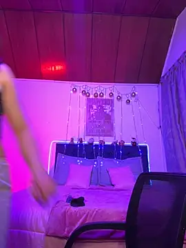 Eymmy 24 online show from November 27, 2025, 11:27 pm