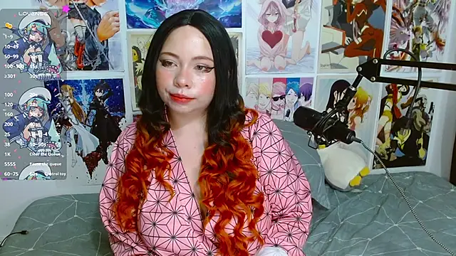 Snapshot of Lil-La chatting on October 8, 2025, 11:23 am Lil-La online show from October 8, 2025, 11:23 am