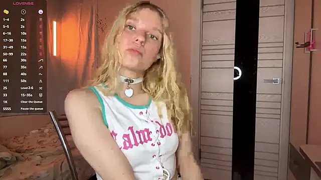 Snapshot of MaryjaneSpider chatting on September 14, 2025, 2:50 pm MaryjaneSpider online show from September 14, 2025, 2:50 pm