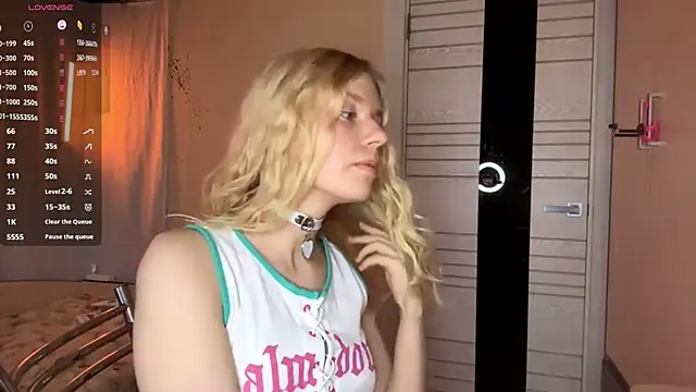 Snapshot of MaryjaneSpider chatting on September 16, 2025, 2:40 pm MaryjaneSpider online show from September 16, 2025, 2:40 pm