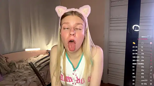 Snapshot of MaryjaneSpider chatting on October 22, 2025, 6:51 pm MaryjaneSpider online show from October 22, 2025, 6:51 pm