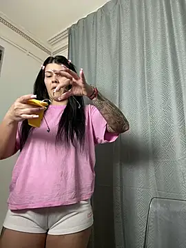 MiaKiittyy online show from February 19, 2026, 10:40 pm