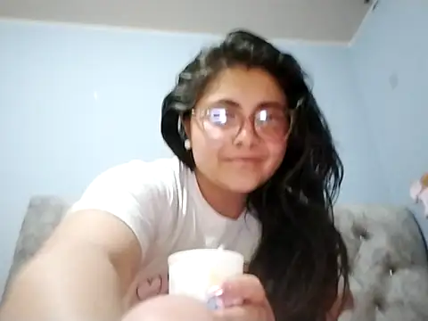 TifanyAmazinng online show from December 18, 2025, 12:27 am