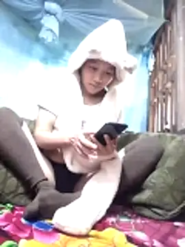 Snapshot of PhamPm70 chatting on December 18, 2025, 1:00 am PhamPm70 online show from December 18, 2025, 1:00 am