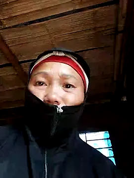 Snapshot of PhamPm70 chatting on November 15, 2025, 2:37 am PhamPm70 online show from November 15, 2025, 2:37 am