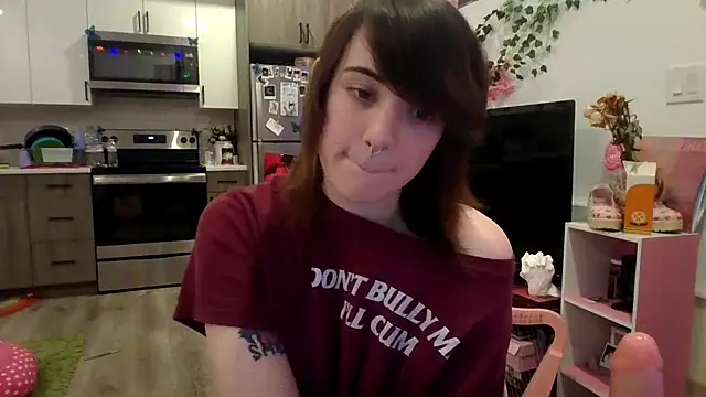 Snapshot of Angelalice555 chatting on October 3, 2025, 5:20 am Angelalice555 online show from October 3, 2025, 5:20 am